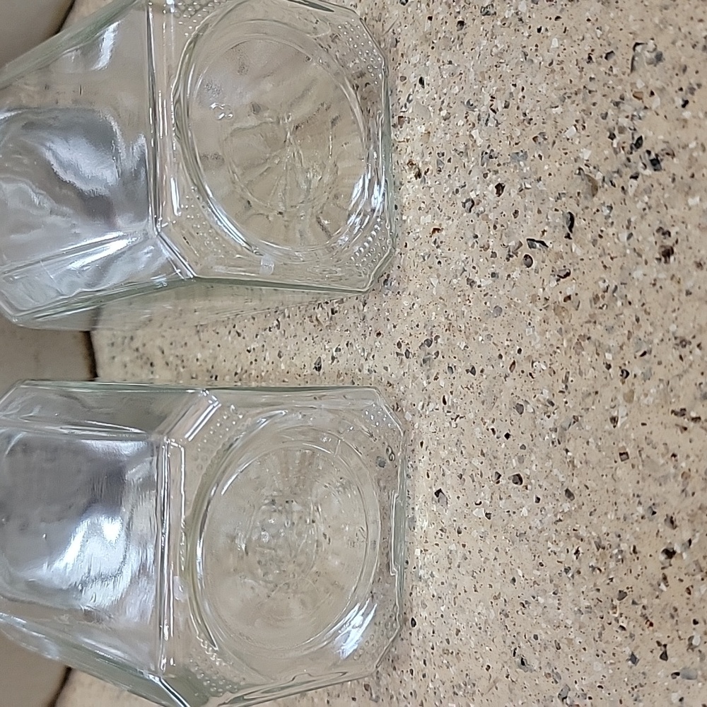 Salt/Pepper Shakers - Picture 3 of 6